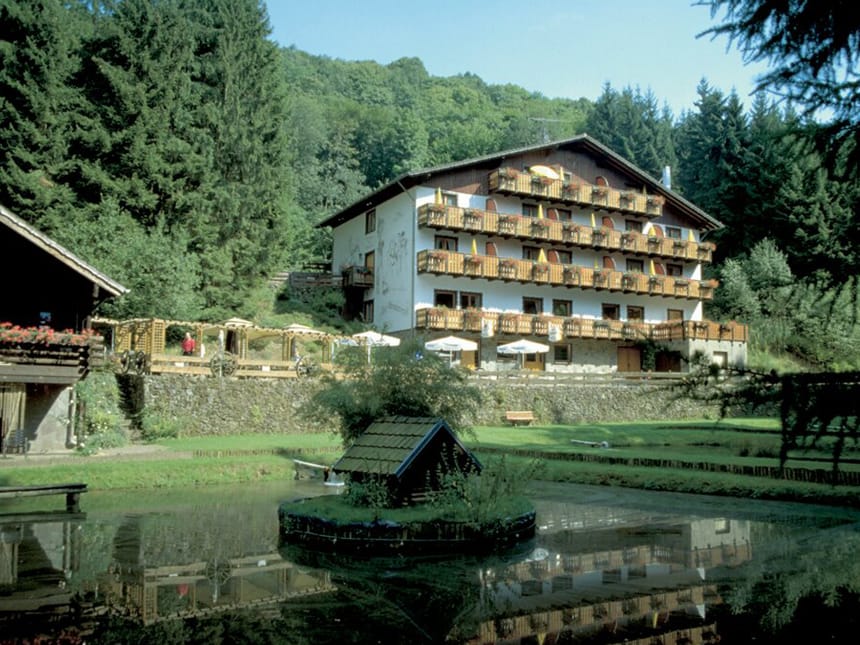 Hotel bei Sonnenschein