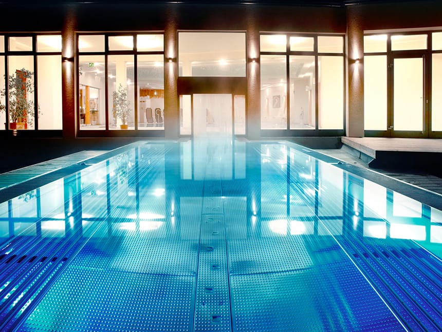 Poollandschaf im Wellnessbereich