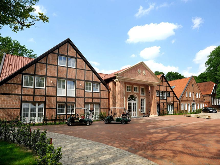 Aussenansicht des Hotel Golfpark Gut Düneburg in Haren