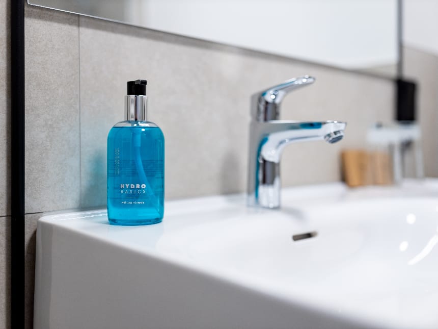 Waschtisch mit Seifenspender